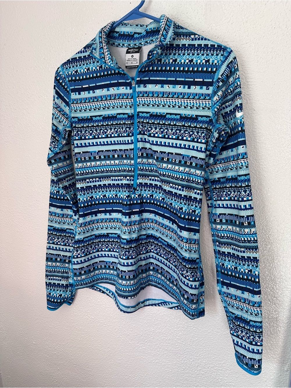 Nike Pro Women’s Medium Blue Geo Half Zip Long Sleeve Pullover Print Dri Fit